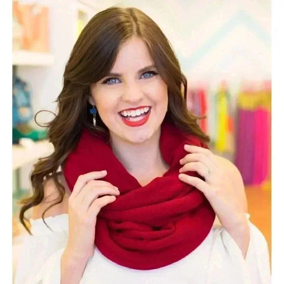 RED KNIT INFINITY SCARF - Picture 1 of 4